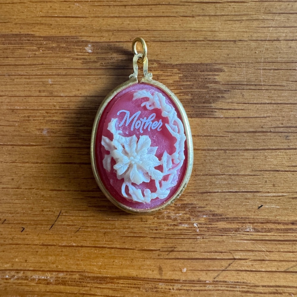 Hallmark Vintage 1990 Mother floral Cameo Pendant Charm Gold Tone with‎ quote